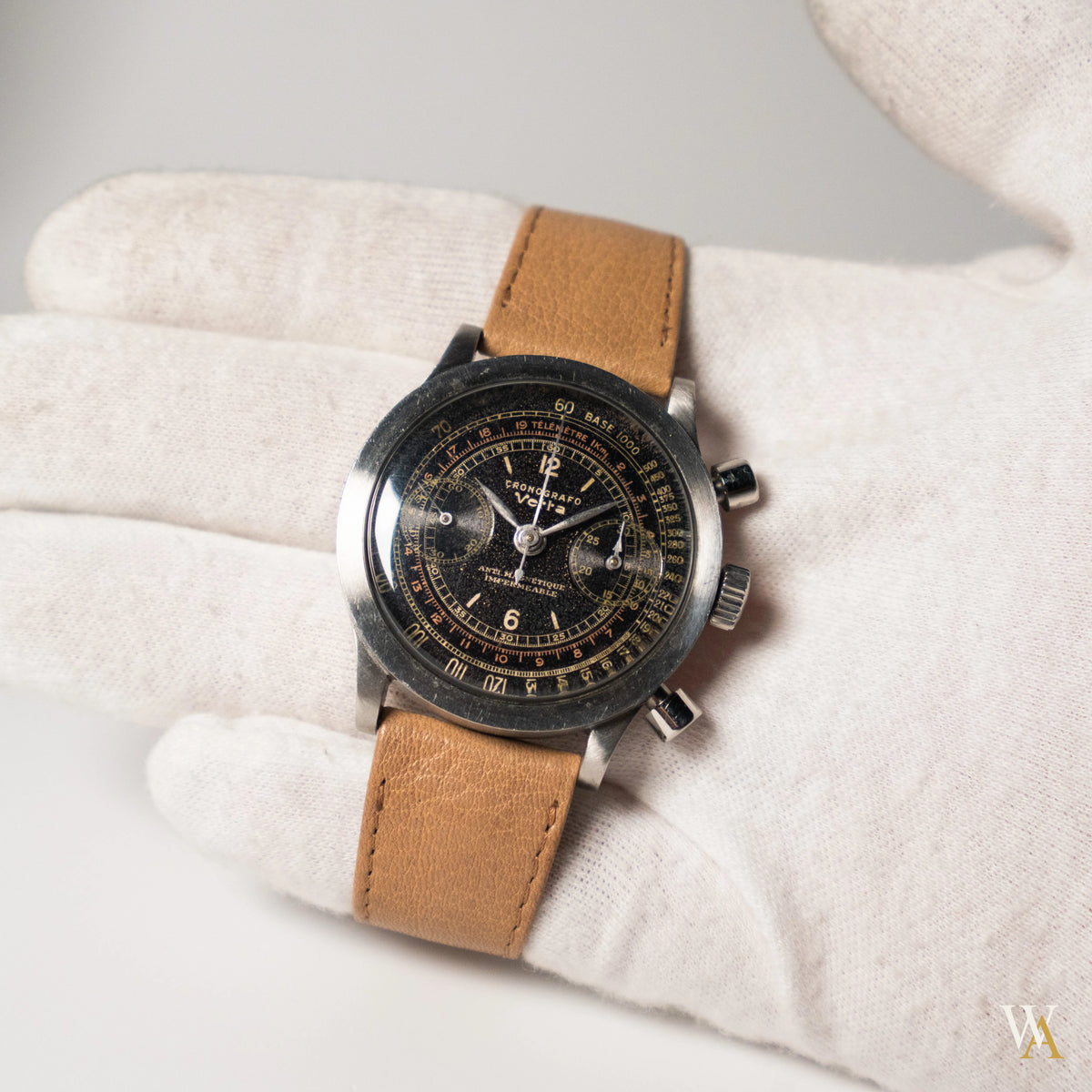 Wyler Vetta Clamshell Chronograph