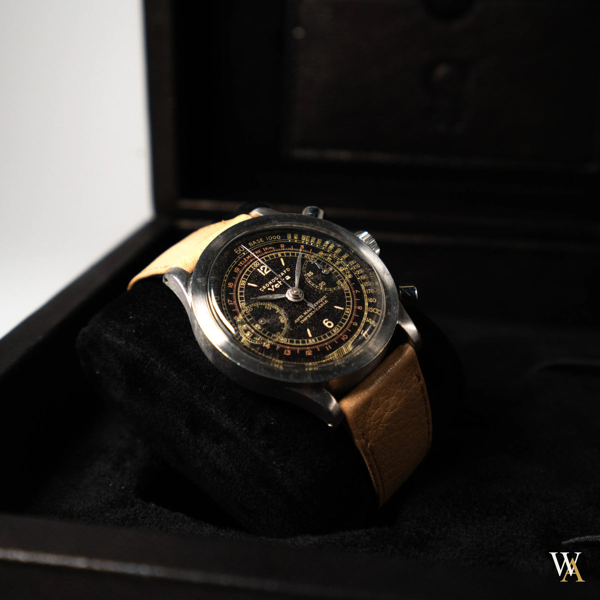Wyler Vetta Clamshell Chronograph
